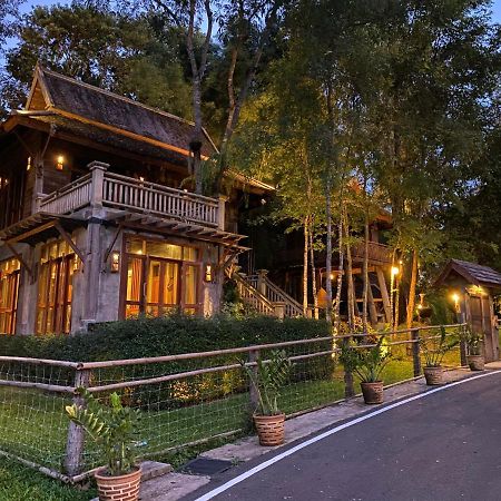 Ruean Racha Resort Chiang Mai Exteriör bild