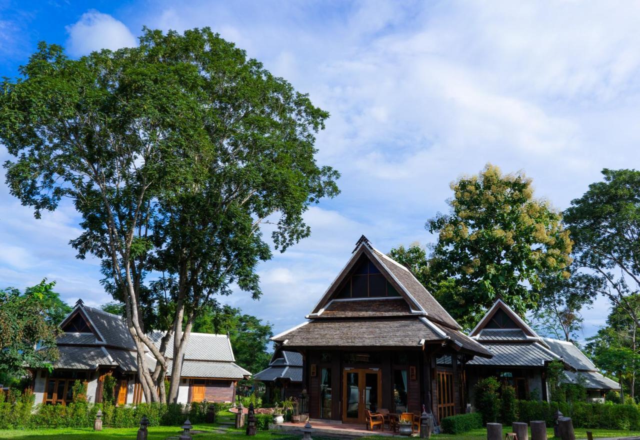 Ruean Racha Resort Chiang Mai Exteriör bild
